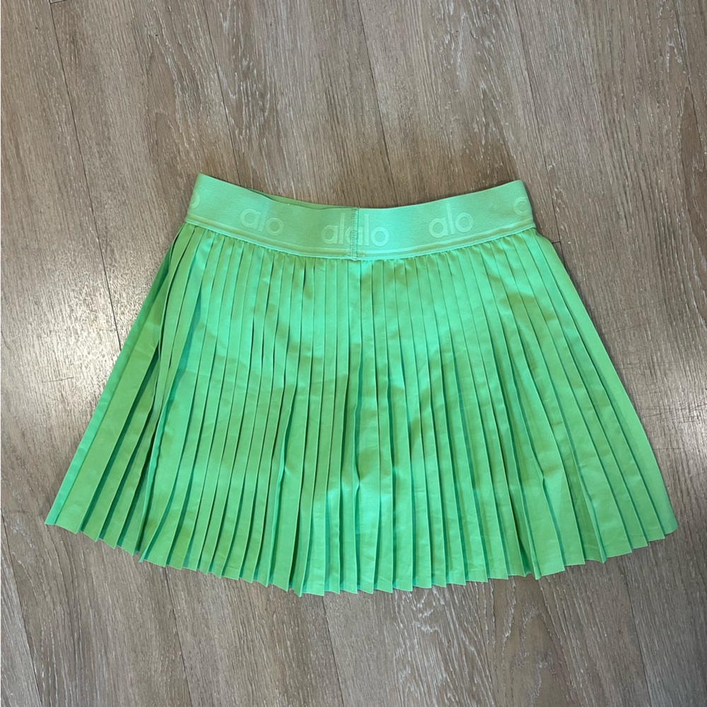 Alo Aces Tennis Skirt - Green
Apple size medium - Picture 4 of 6